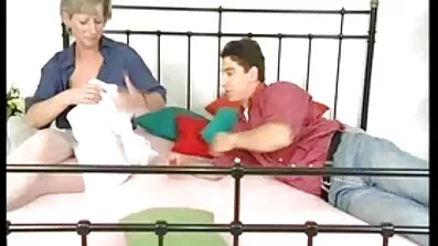 পর্ণ স্টার হওয়ার জন্য মায়ের বাংলাচুদাচুদি ছবি সবকিছু আছে।